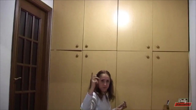 Vere Casalinghe Italia.: Brunette with natural tits gets banged