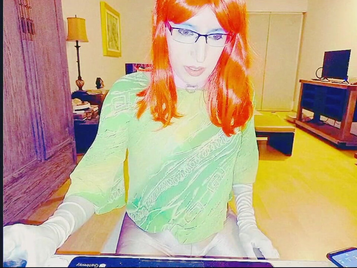 Tammy sissy slave: Tammysissy se masturbe et joue avec son urine