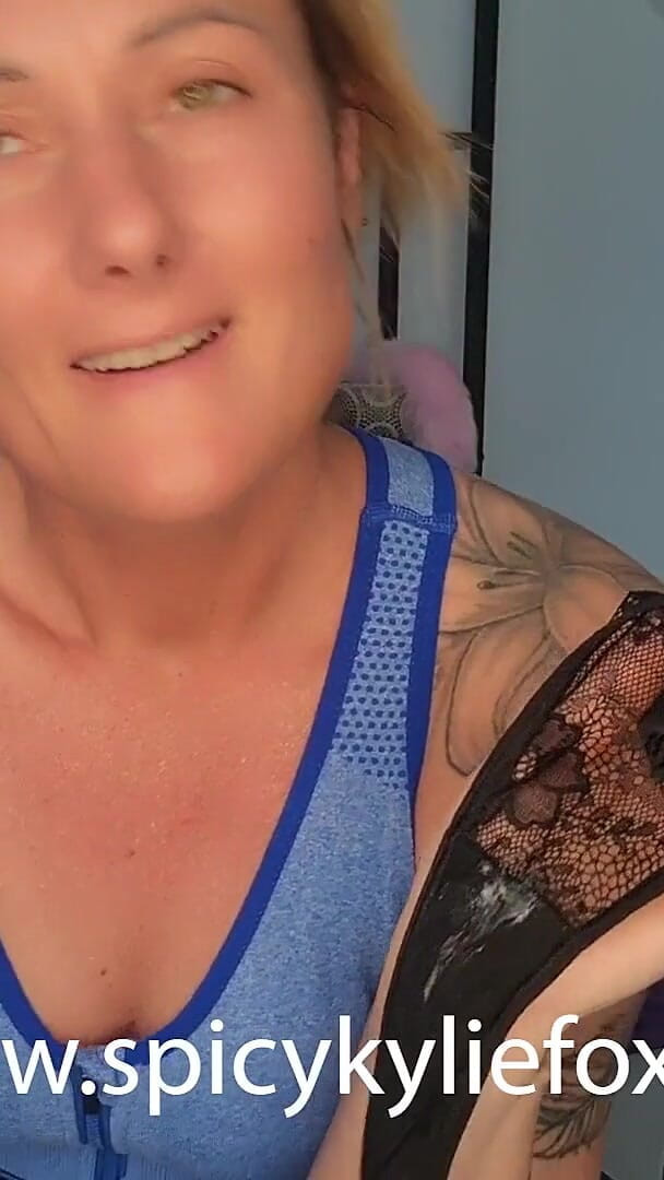 SpicyKylieFoxx: Spor Külotlarında Meyve Suyu: Güzelce Yalanmış