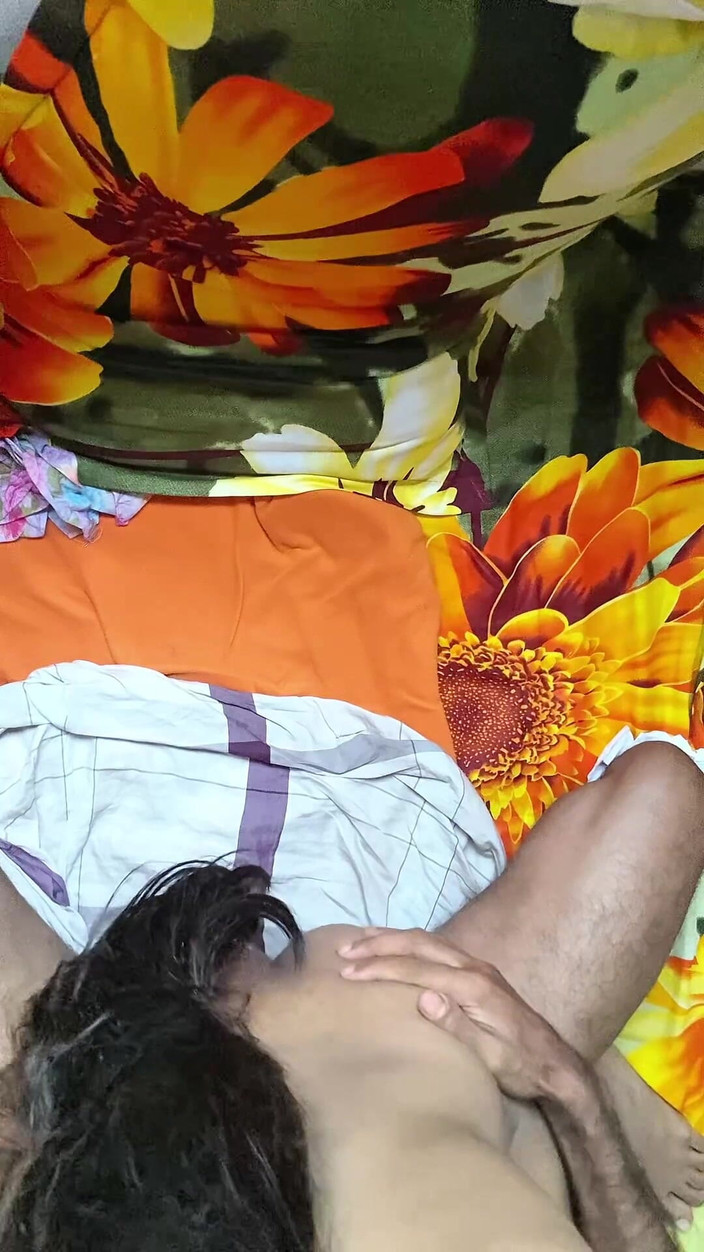 Moyna: デシガール自家製セックスビデオ