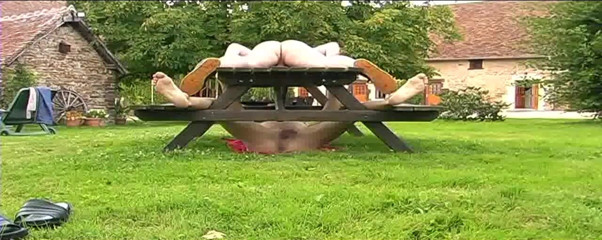 FETISH BDSM STUDIO: Duvar deliğinde sert seks bahçede günah işle