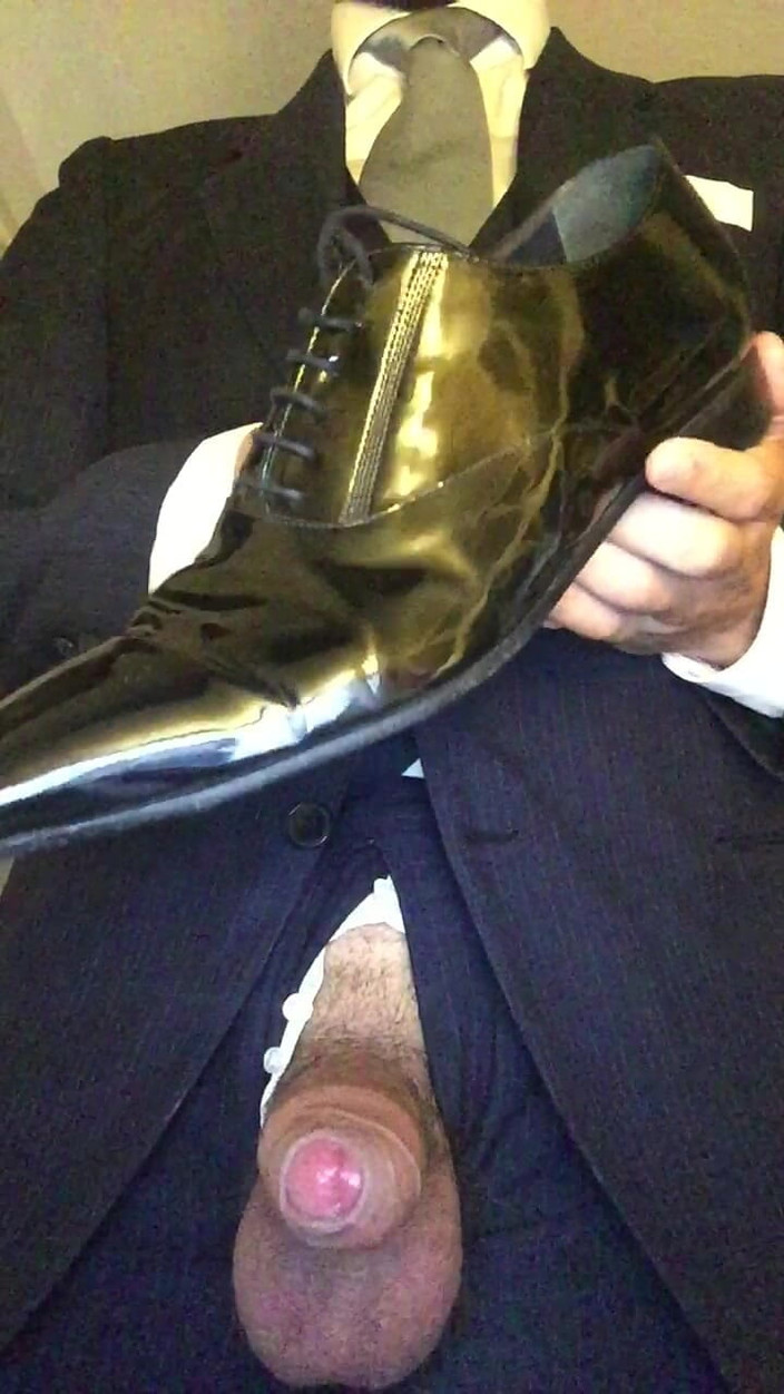 Master Shiny Shoes: CEO-ul se ascuțește