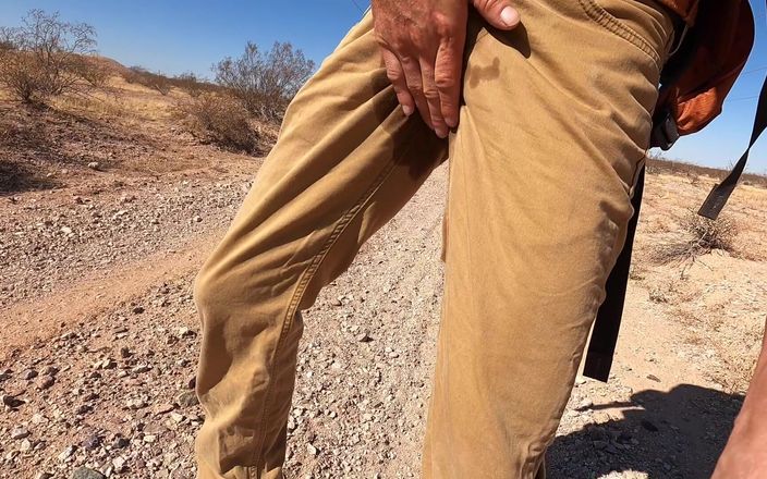 Golden Adventures: Pissing My Work Kalhoty v poušti