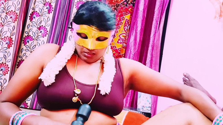 Telugu honey lips: Сексуальная ночной индианка бхабхи трахает пасынка, Телугу грязные разговоры.