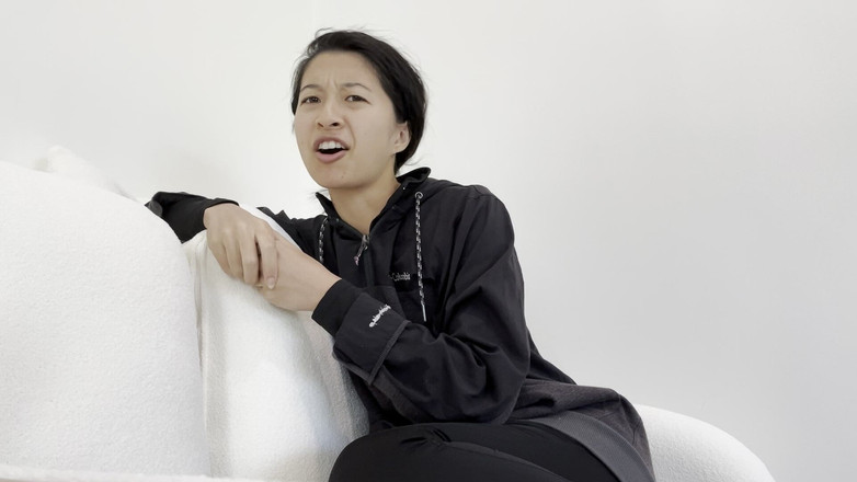 Felicity Azura: Asijská majitelka CFNM