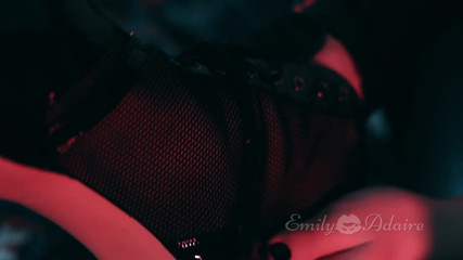 Emily Adaire: Ciumkan kaki saya, peasant! Emily Adaire TS