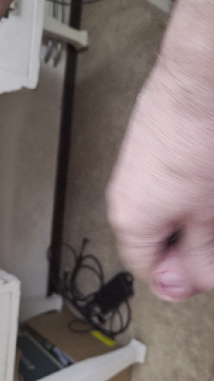 Pellefnatt: Min Vän Sitter I Stol O Runkar Sin Kuk Mens...