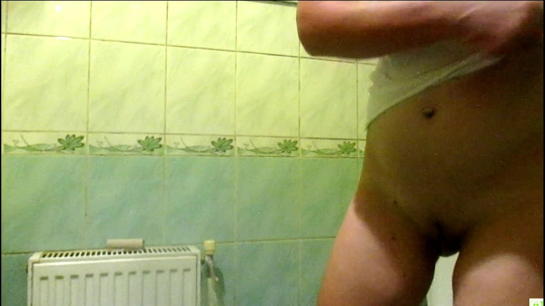 Sexi Lenka: Gorgeous trickle of piss from my vagina