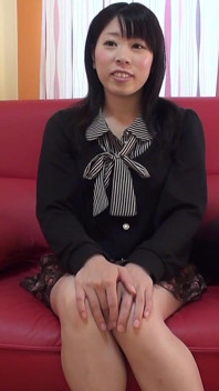 Tante seksi asia ini pengen dientot habis-habisan sampai dalam banget