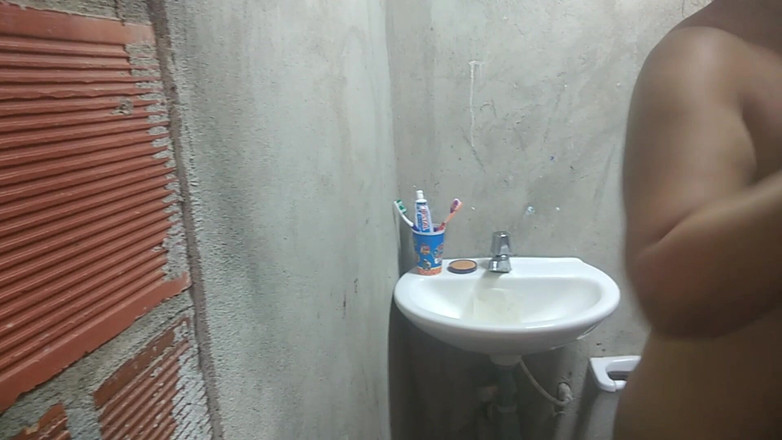 Adribella69: Teman suamiku tiba-tiba datang ke rumahku dan berujung ngentot sama...