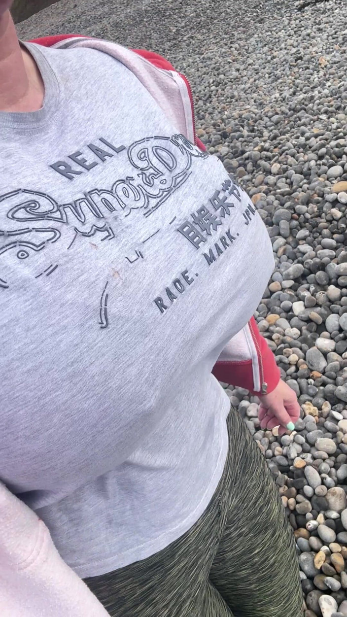 Sophie James: 34jj errore di escursione in spiaggia perché ho dovuto toglierlo...
