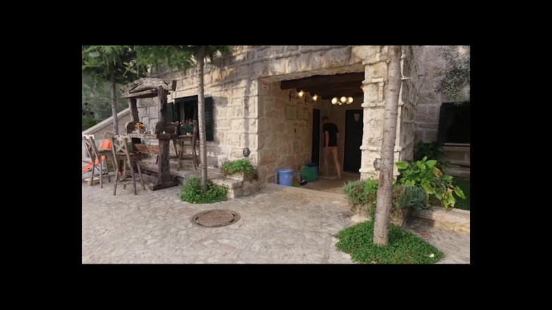 Lovekino: Чернокожая домина в латексе, писсссированная человек в рот, затем он лижет ее после того, как его жестко трахнули страпоном и ест его собственную сперму