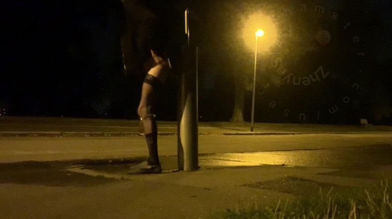 Zhenya Sissy: Ich selbst in einem park mit einem weißen dildo ficken
