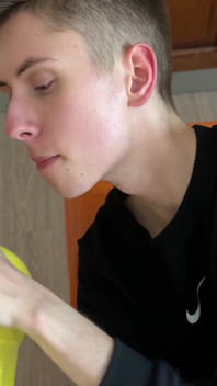 Evgeny twink fickte seinen süßen freund und kam auf sein schönes gesicht