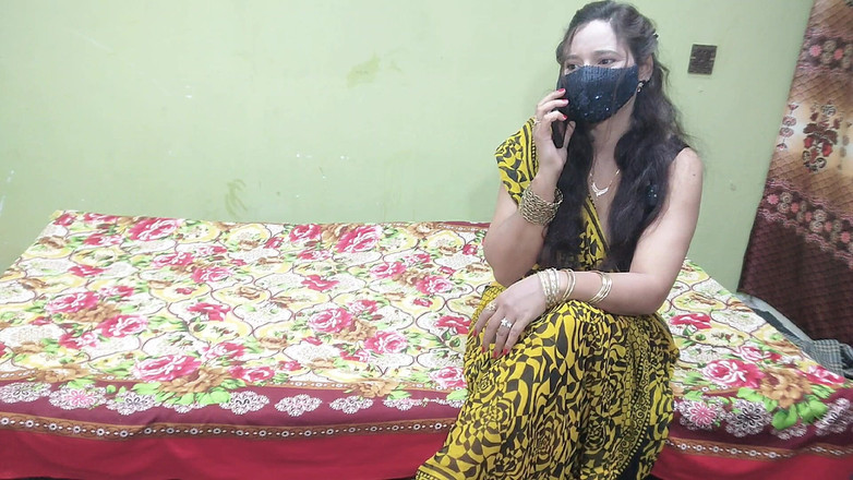 Pakistani CoupleX: Індійська гаряча тітонька дезі подзвонила своєму хлопцеві додому і трахнула його, гарячий секс, чистий звук на хінді