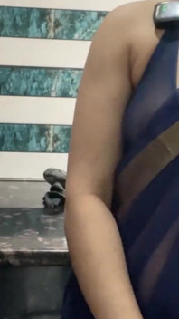 Sex with Hot Aunty in Kitchen Big Boob Showing Fully Hindi Audio