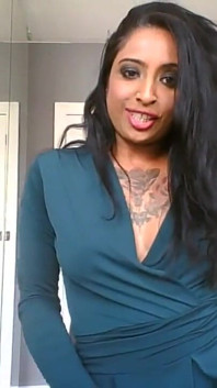 Coaching masturbatoire pour éjaculer sur mes seins de MILF !