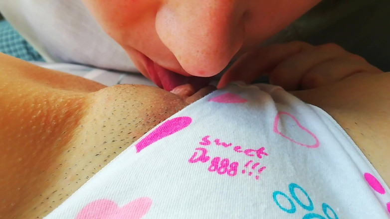 Squirt_orgasm_69: Hjälpte min styvsyster att få en orgasm med Cunnilingus