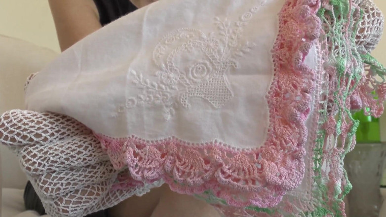 Lady Victoria Valente: วันของคุณดมกลิ่นผ้าเช็ดหน้าวินเทจ ตอนที่ 2 เลดี้วิคตอเรียวาเลนเต้