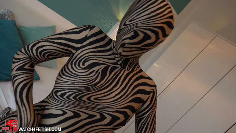 ZentaiDolls: Trasformandosi in una bambola zentai