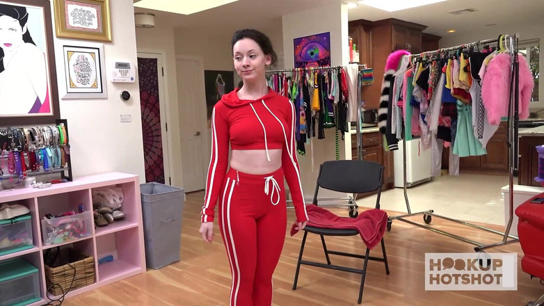 HookUp HotShot-BTS: За кулисами - жадная до спермы крошка Athenea Rayne возбуждена для грубого секса