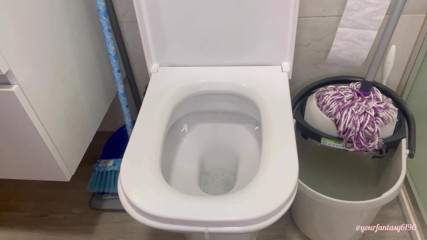 Your fantasy studio: トイレで朝のおしっこ - 1日目と2日目