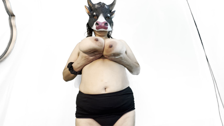 VeeVee Vixen: Hucow recebe peitos amarrados ordenhados