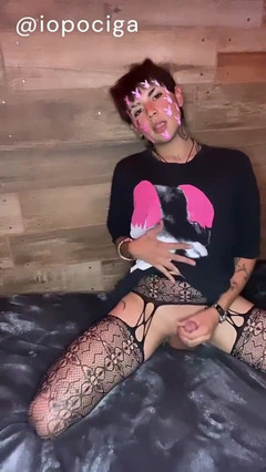 Flumenar: Ragazzo effeminato che si dà piacere