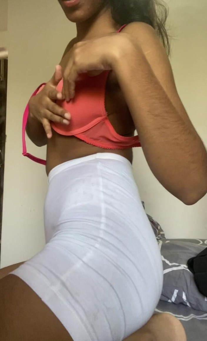 naira aswin: 대물 자지에 따먹히는 여대생