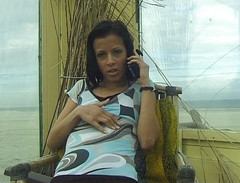 Flash Model Amateurs: Sexy kočka s malými kozami mluví po telefonu