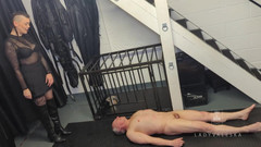 Lady Valeska: Мои сапоги маркируют топтаного раба