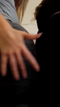 Nina Kayy te taquine les perdants des pieds avec Miss Raquel