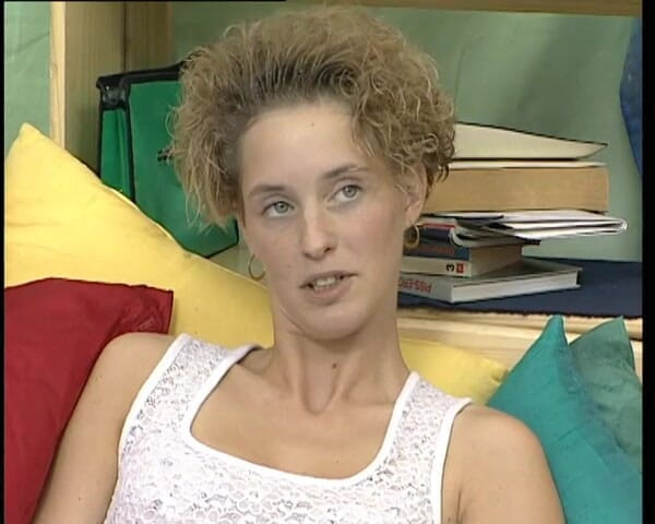 YOUR FIRST PORN: Dorfmaedchen Michelle Zeigt Ihre Muschi - Vesnická holka Michelle ukazuje svou...