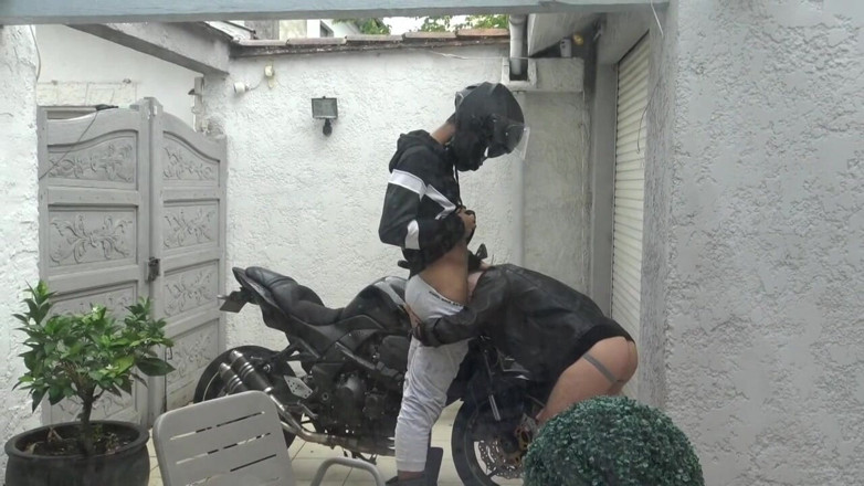 Gaybareback: Twink francés follada por heterosexual motor