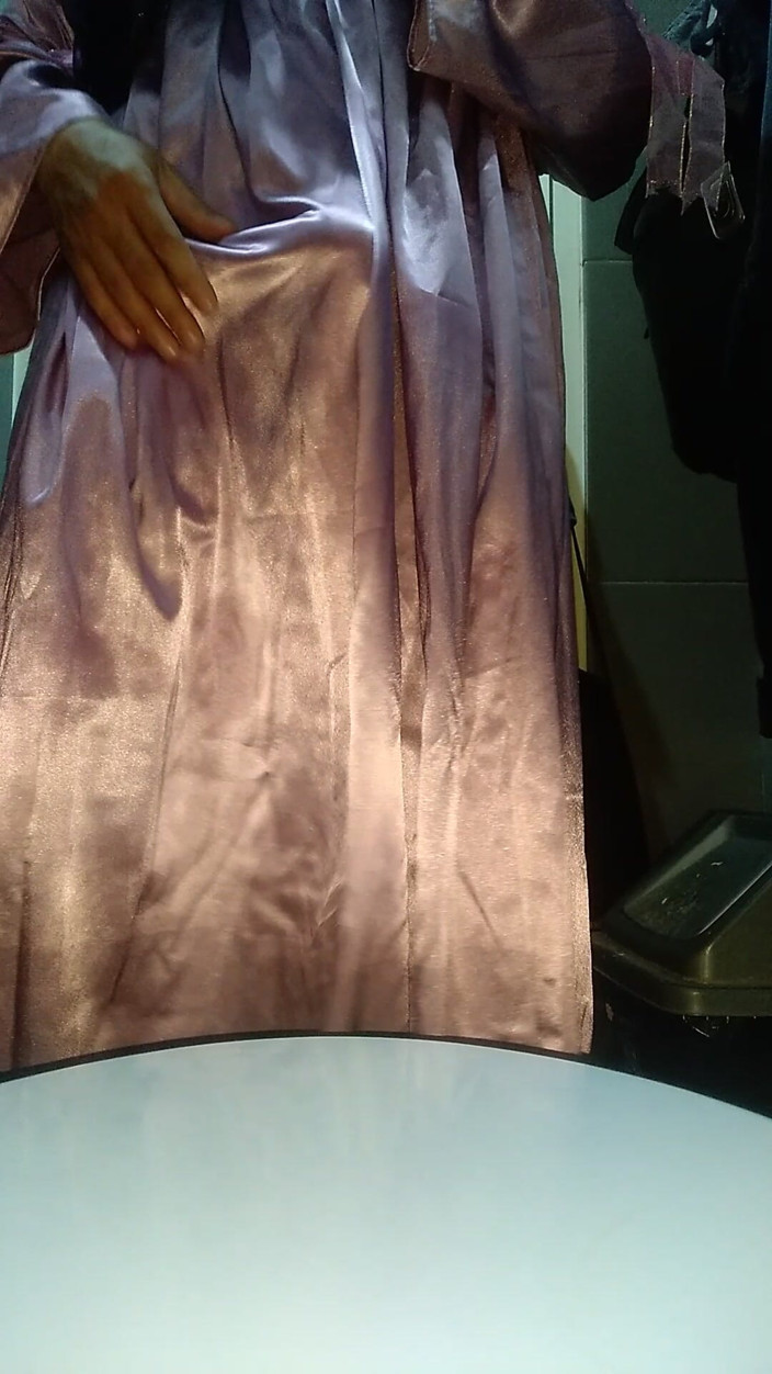 Naomisinka: Cewek imut satin longdress lagi asik masturbasi dengan gaun seksi