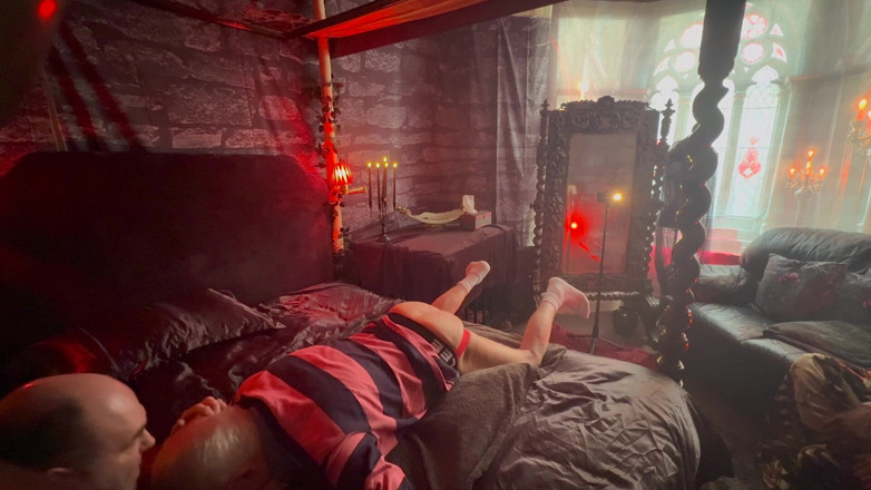 Aaexperiencesltd: Lanisa Bear和domina satana让陶斯曼通过他的节奏！