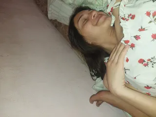 我的女友很漂亮，喜欢从前面自拍的性爱