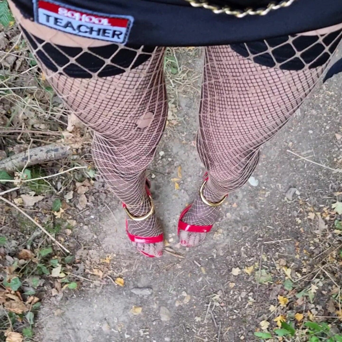 VaneSsaBiTCHx: A Teacher Exhibits Himself in the Car Park of La...