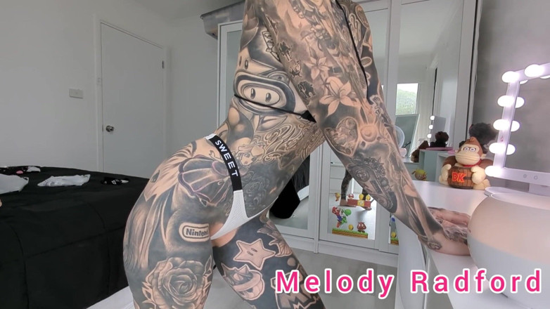 Melody Radford: Сексуальна солодка струнна і мікробікіні приміряє haul melody radford