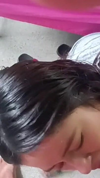 ฉันไปเยี่ยมพี่สาวครูเพื่อเย็ดเธอ แล้วสุดท้ายโน้มน้าวให้เธอกลืนน้ำแตกฉัน