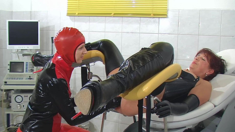 Rubber & Clinic Studio - 1ATOYS: Анальний фістинг - чудовий досвід