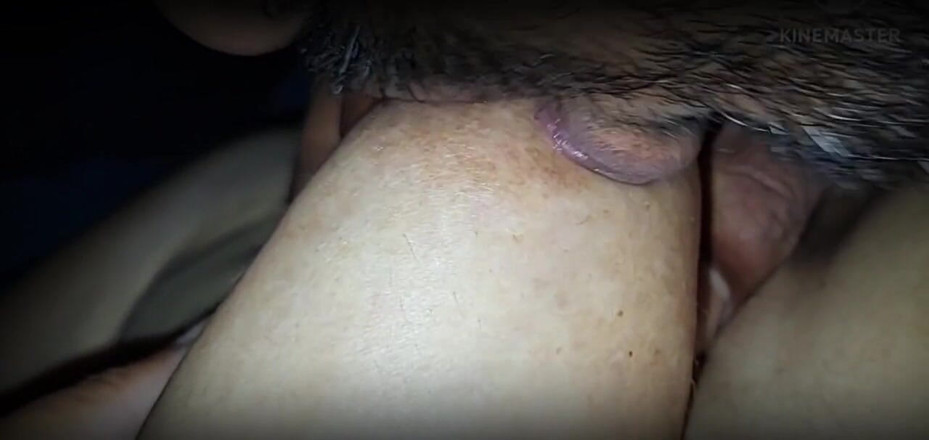 Hardcore Lover: 침대에서 나와 함께 누워있는 배다른 여동생 젖탱이를 가지고 노는 중