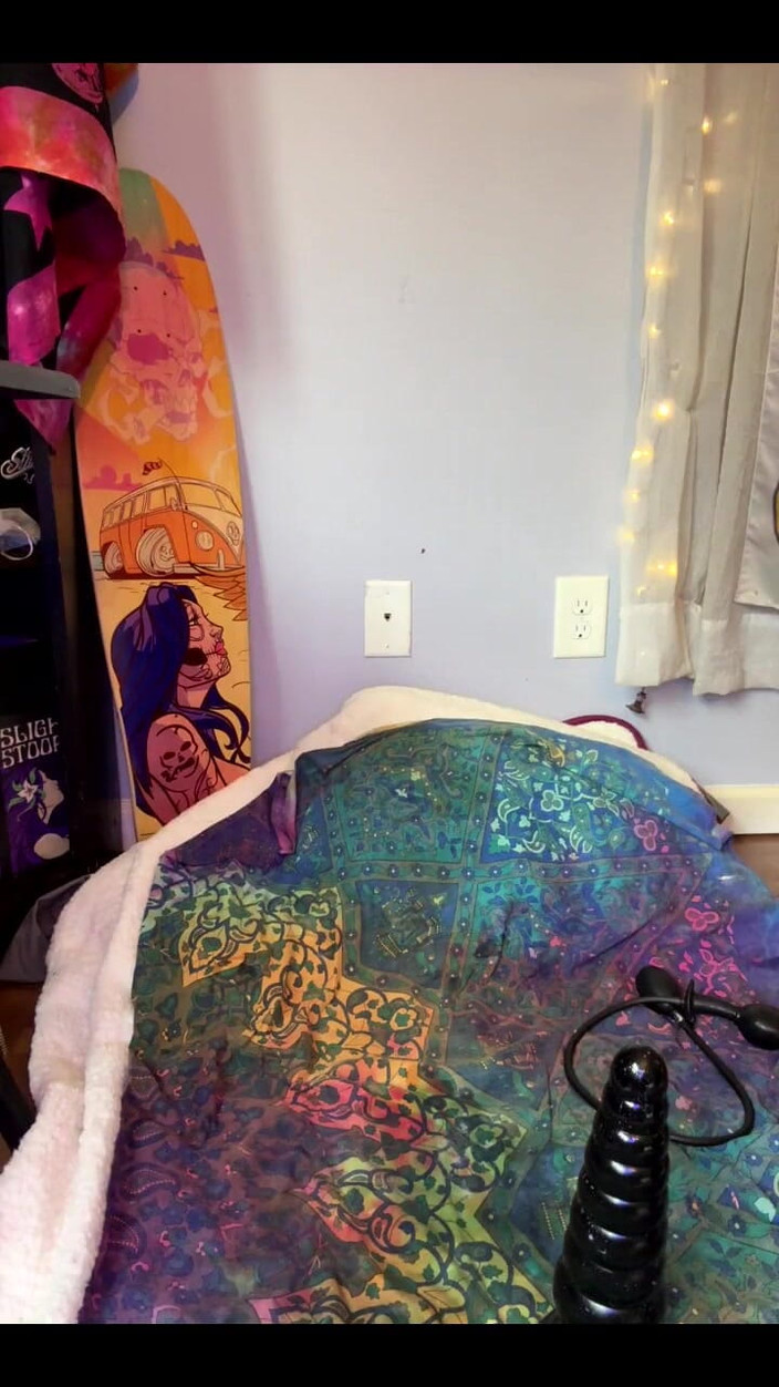 Suzy Wylde: Aku pantatku pakai mainan seks anal baruku!