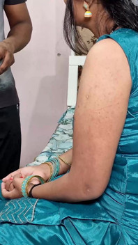 Condom Delivery Boy Showed Demo to Bhabhi Enjoyed Fucking