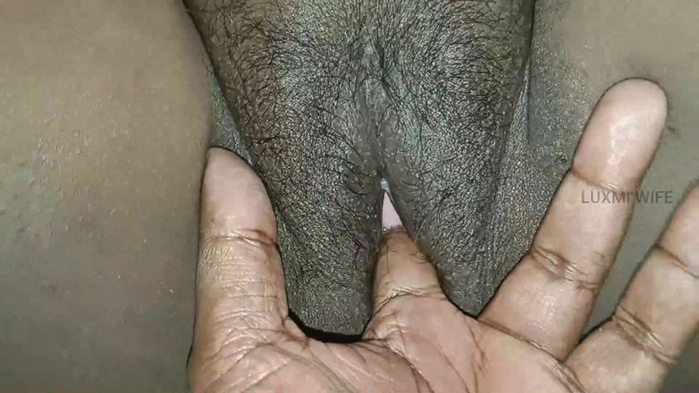 Luxmi Wife: Massagegerät fingert die muschi der ehefrau -4