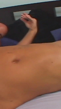 Lui Ricki White îi place să pulverizeze suc de pizdă pe pula bărbatului ei