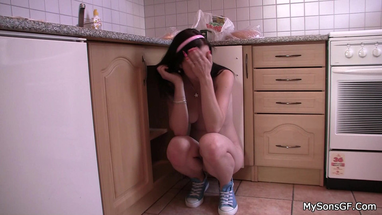 My Sons GF: Cha dượng sửa chữa đường ống nước nhưng theo một cách đặc biệt