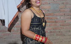 पड़ोसी की भाभी को घर पर बुला रही है, पूरी रात चुदाई करने वाली भाभी पूरी तरह से सेक्सी लग रही थी