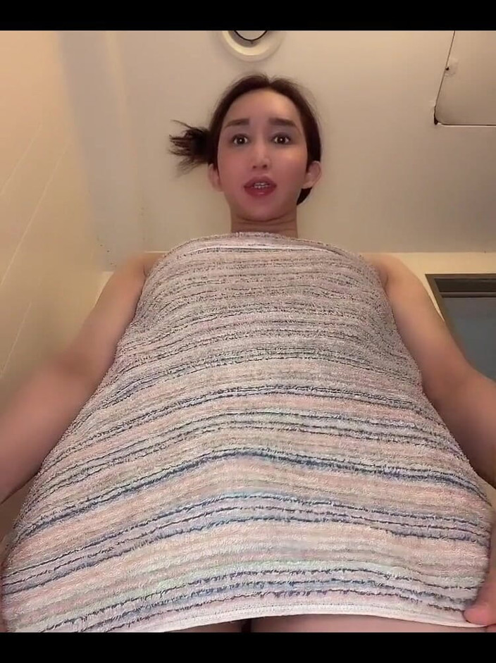 TS Shizuka: Suge-mi pula la duș