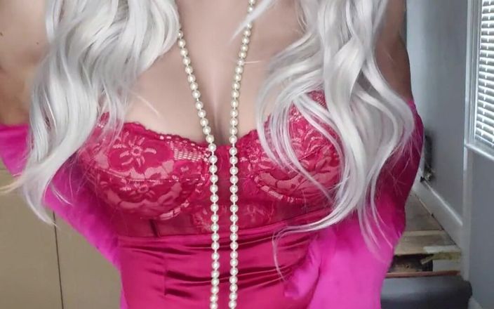 Jessica XD: Mă simt sexy în rochia ️ mea roșie